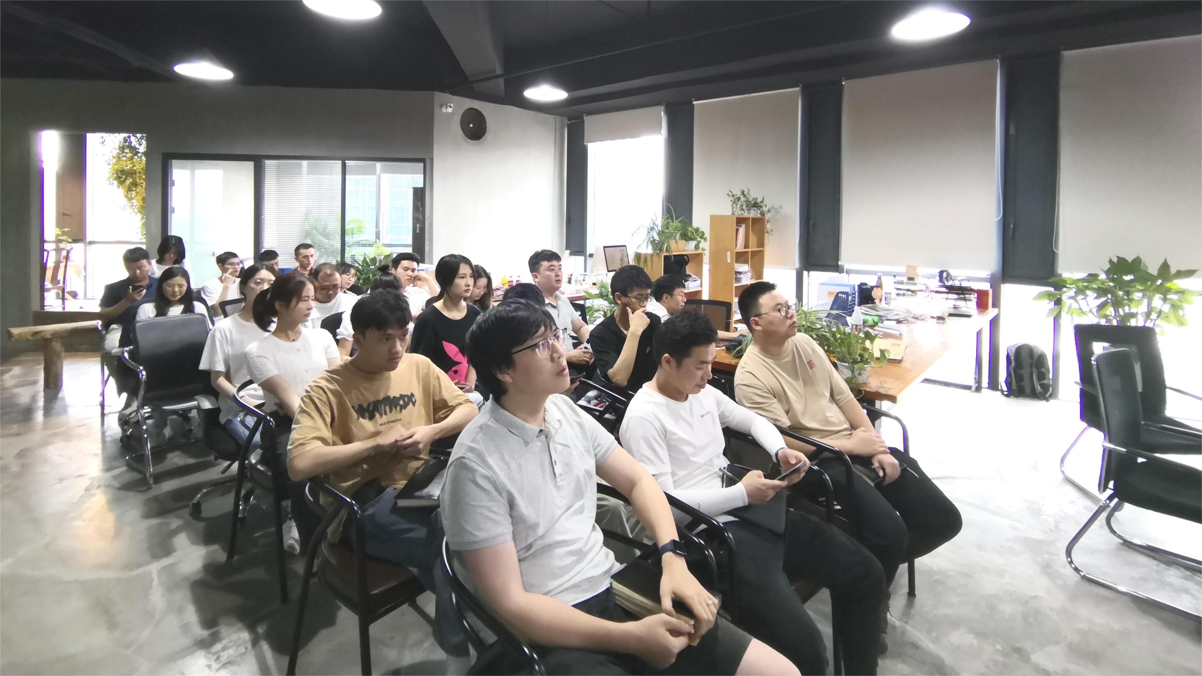 员工1.jpg